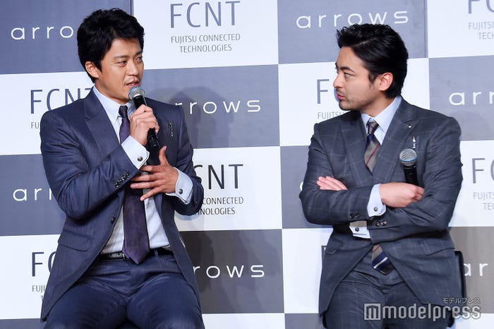 小栗旬、山田孝之(C)モデルプレス