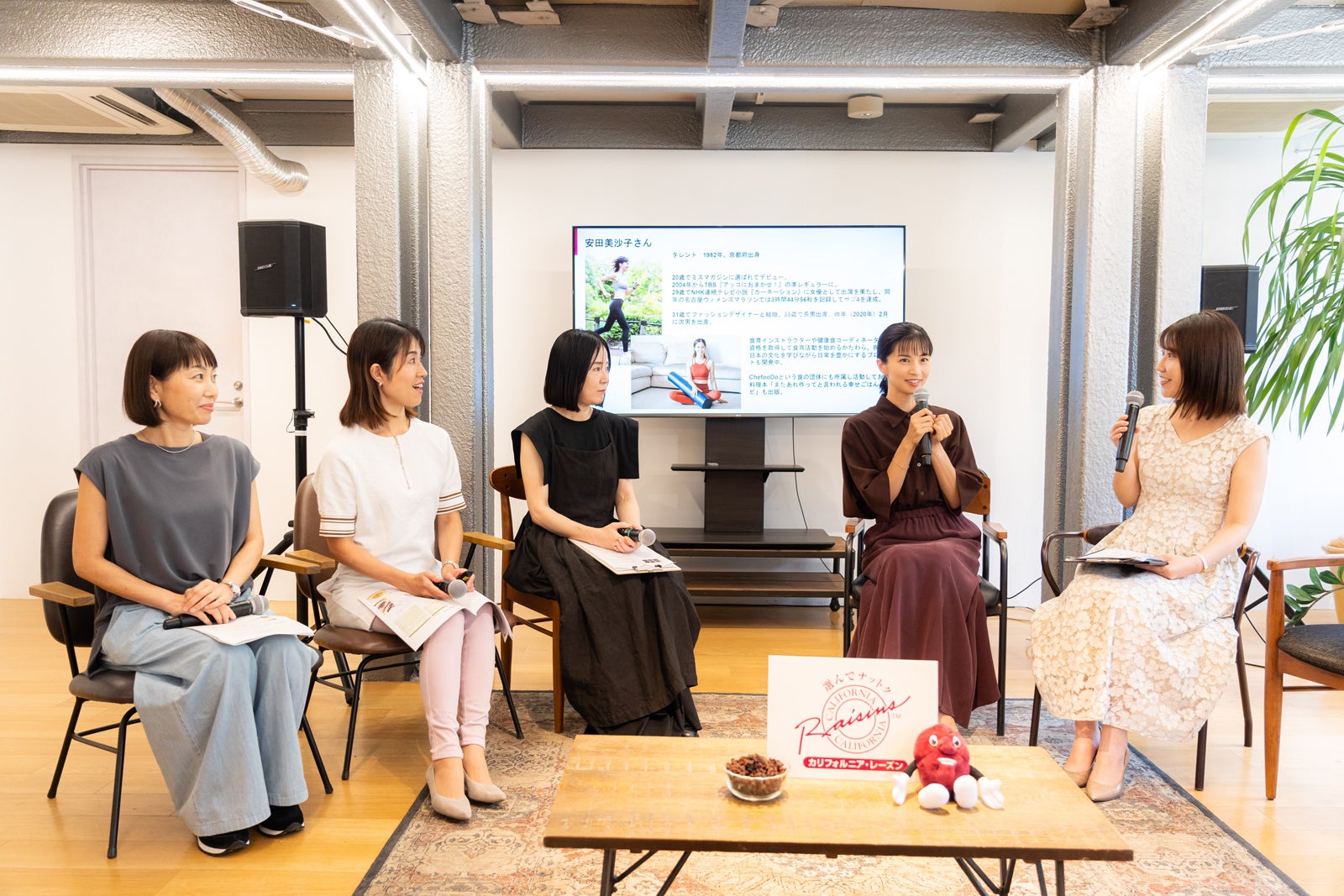 （左から）石橋てるみ氏、柴田真希氏、えり氏、安田美沙子、MC（提供写真）