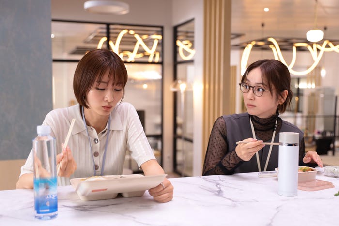 岡崎紗絵、佐々木希「告白-25年目の秘密-」第4話(C)日本テレビ