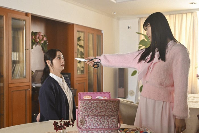 佐々木希、渋谷凪咲「地獄の果てまで連れていく」第7話(C)「地獄の果てまで連れていく」製作委員会