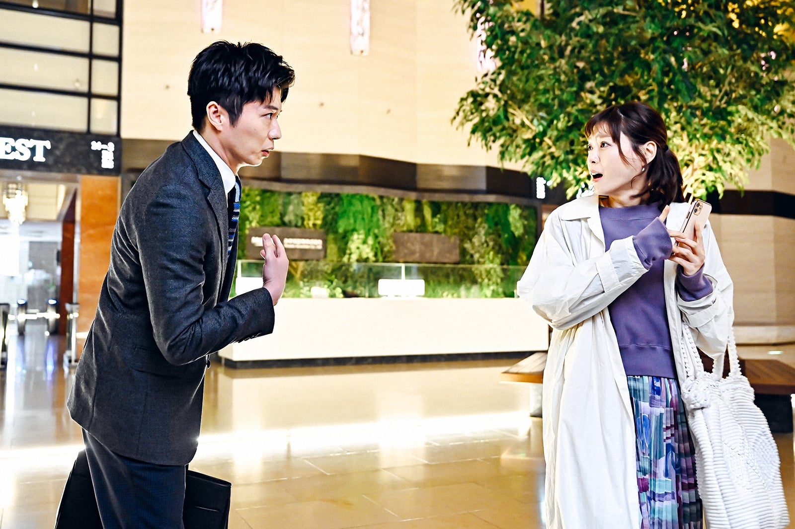 田中圭、上野樹里／「持続可能な恋ですか？～父と娘の結婚行進曲～」第3話より（C）TBS