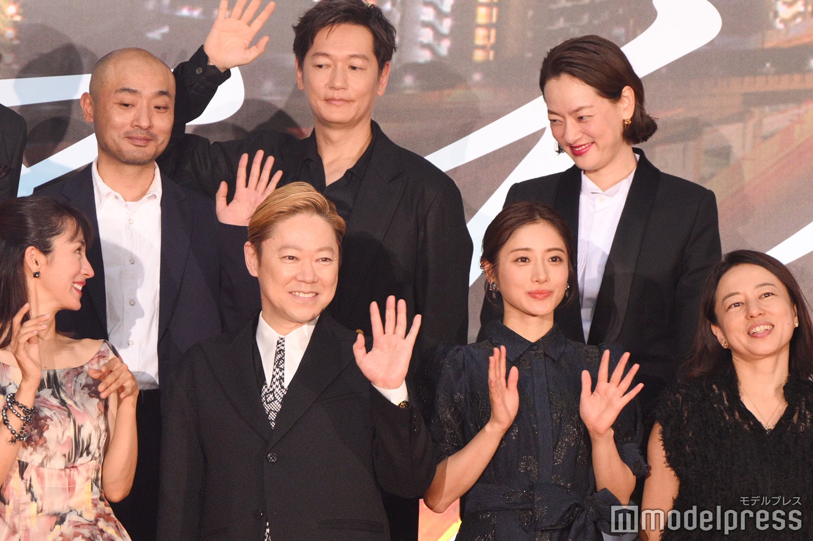 満島ひかり（左）とアイコンタクトをとる市川実日子（右）（C）モデルプレス