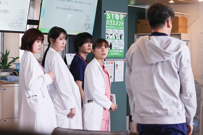 小西桜子、高橋ひかる、大西流星、芳根京子「まどか26歳、研修医やってます!」(C)TBS