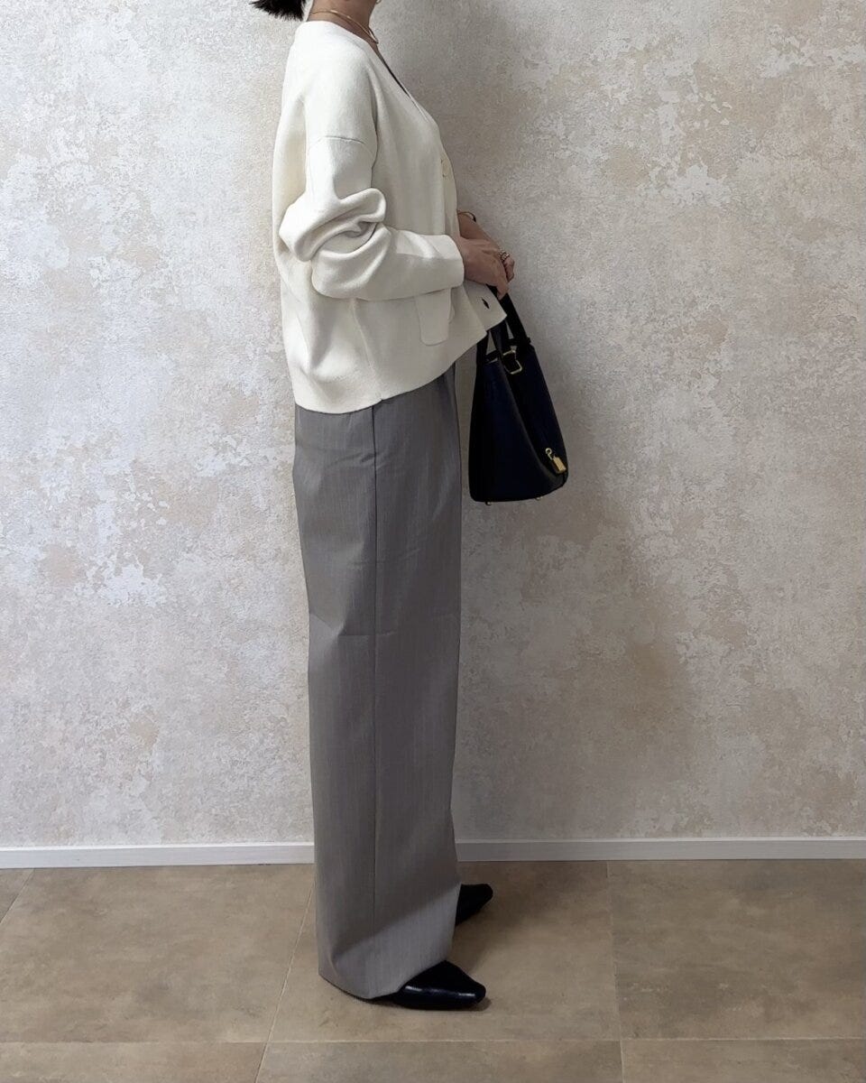 ユニクロタックワイドパンツ　ストライプ　Sサイズの丈感　サイドアングル