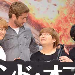 (左から)鈴木奈々、ジェラルド・バトラー、近藤春菜、箕輪はるか