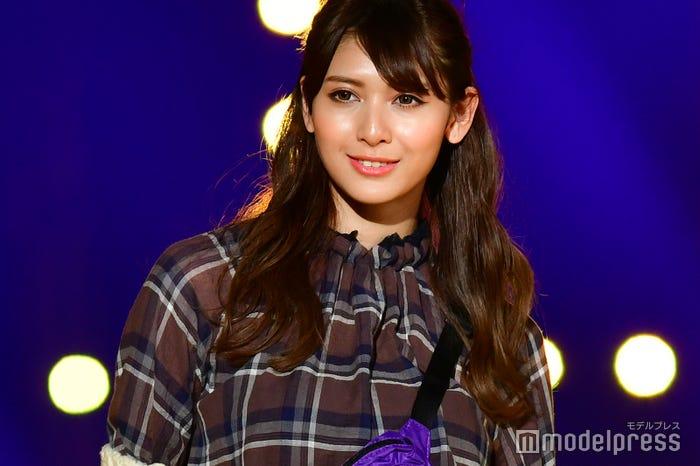 「東京ガールズコレクション 2018 AUTUMN/WINTER」に出演したアンジェラ芽衣(C)モデルプレス