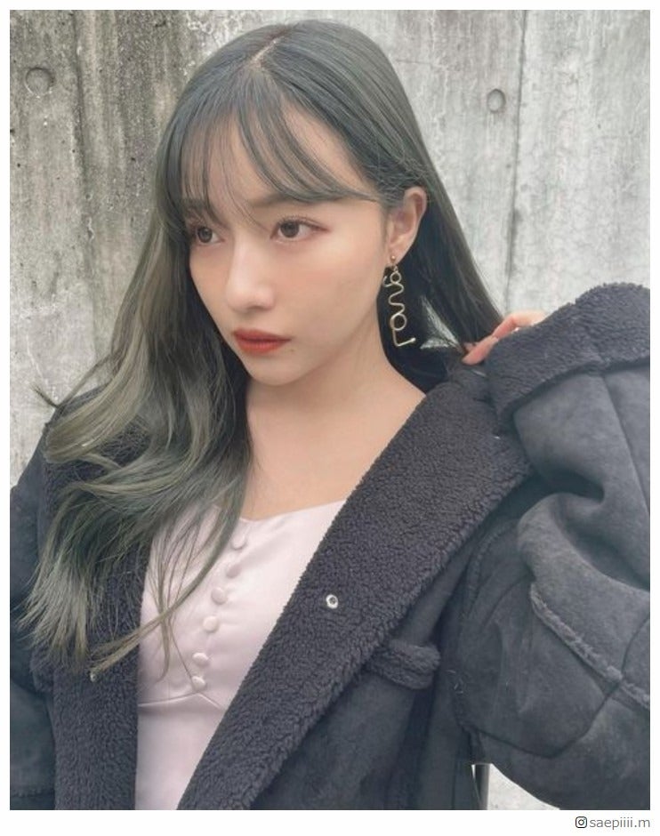 村瀬紗英「いい感じに透けてきた」アッシュグリーンの髪色に絶賛の声「なんでも似合う」「絶妙カラー」