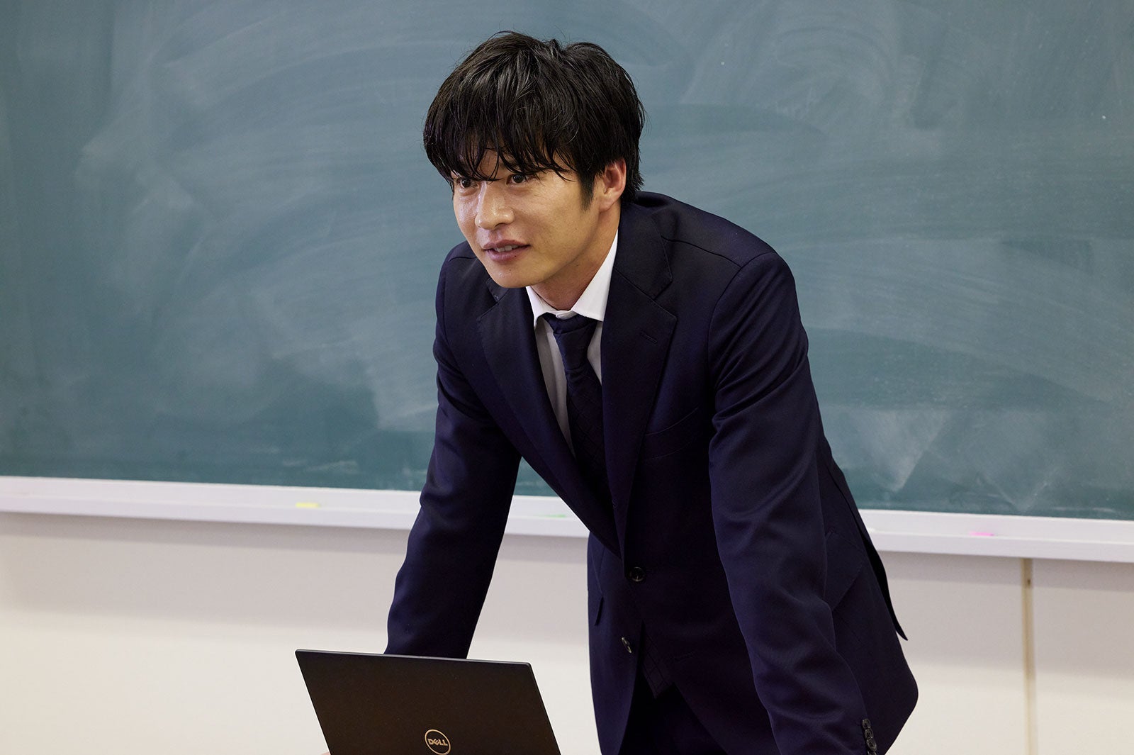 ＜先生を消す方程式。 第1話＞義澤と高IQの生徒たちの戦いスタート 笑顔の意味とは…