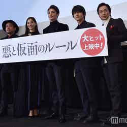（左から）中村哲平監督、新木優子、玉木宏、吉沢亮、中村達也 （C）モデルプレス