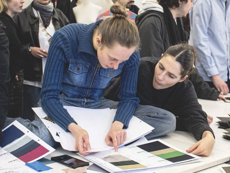 《アントワープの教室から見るファッション教育の今》学生と産業をつなぐ生地屋