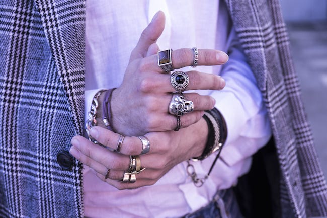 なんだか意味深な男性の指輪 つける指によって変わる意味とは モデルプレス