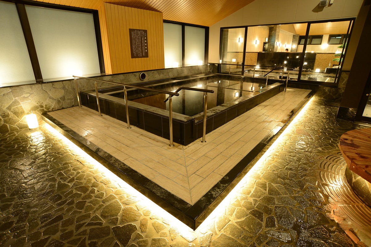 天然温泉に炭酸ガスを溶かし込んだ「炭酸琥珀湯(R)」（提供画像）