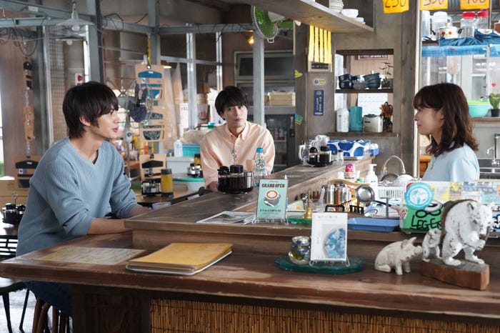 神尾楓珠、間宮祥太朗、森七菜「真夏のシンデレラ」第2話より(C)フジテレビ