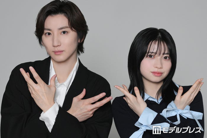 人外ポーズを決める京本大我、桜田ひより(C)モデルプレス/スタイリスト:森本裕治、ヘアメイク:東村忠明、片山栞