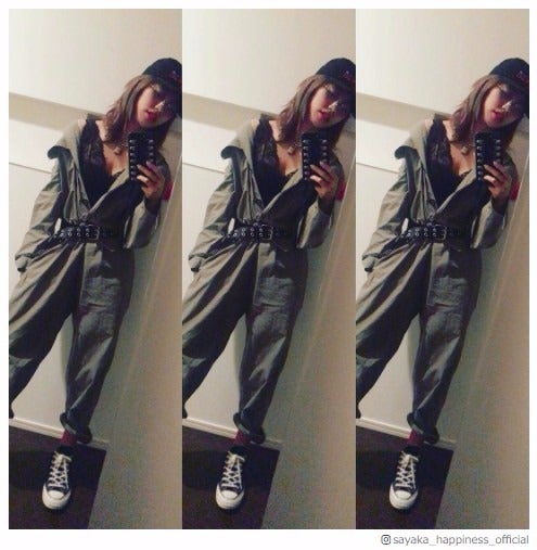 E-girls SAYAKA、胸元ザックリ クールでSEXYな大胆コーデを披露