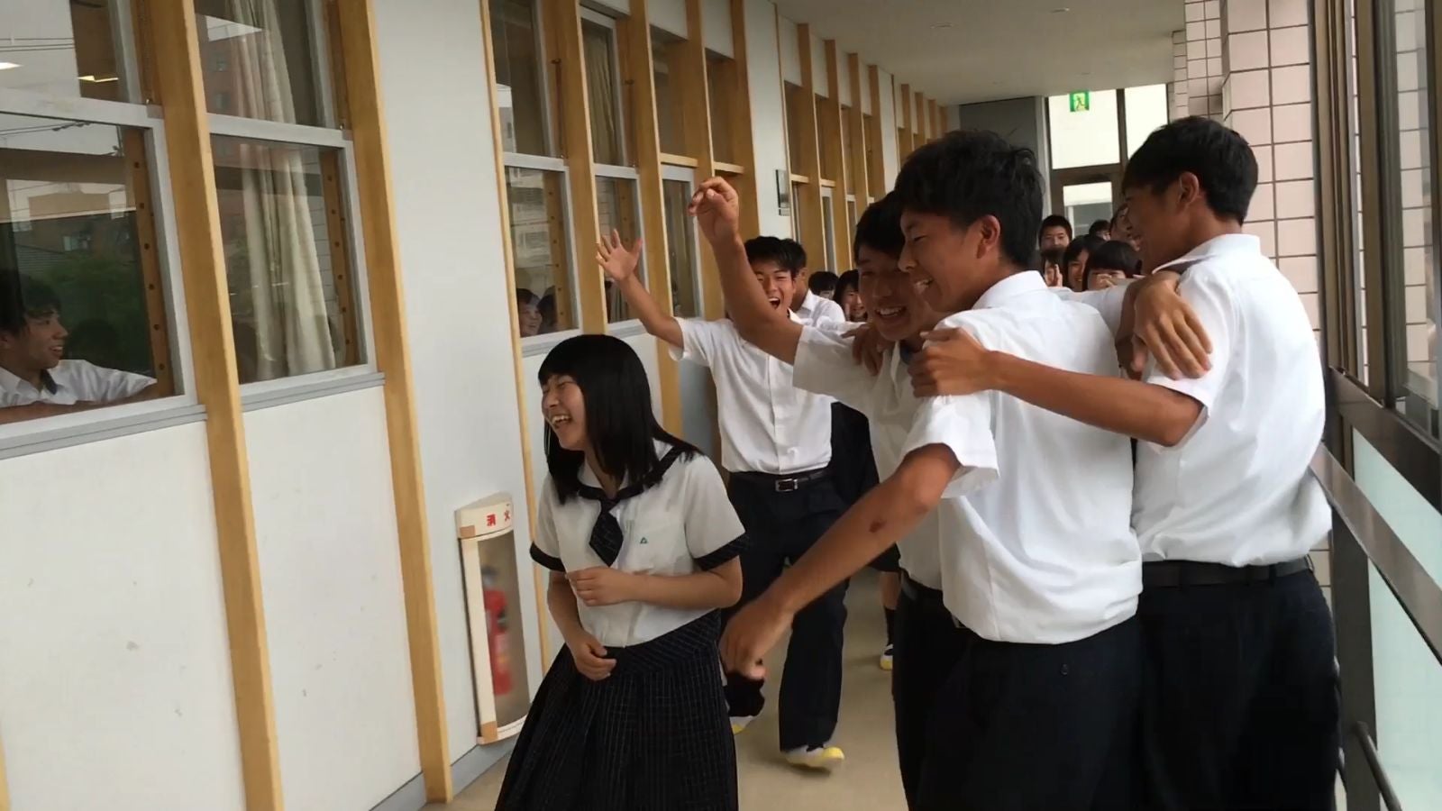 AKB48「LOVE TRIP」MVより