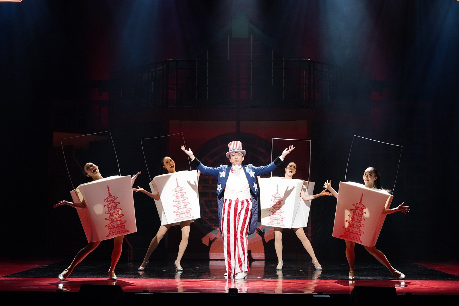 ミュージカル「FLOWER DRUM SONG」より（C）エイベックス・エンタテインメント株式会社／撮影：岩田えり