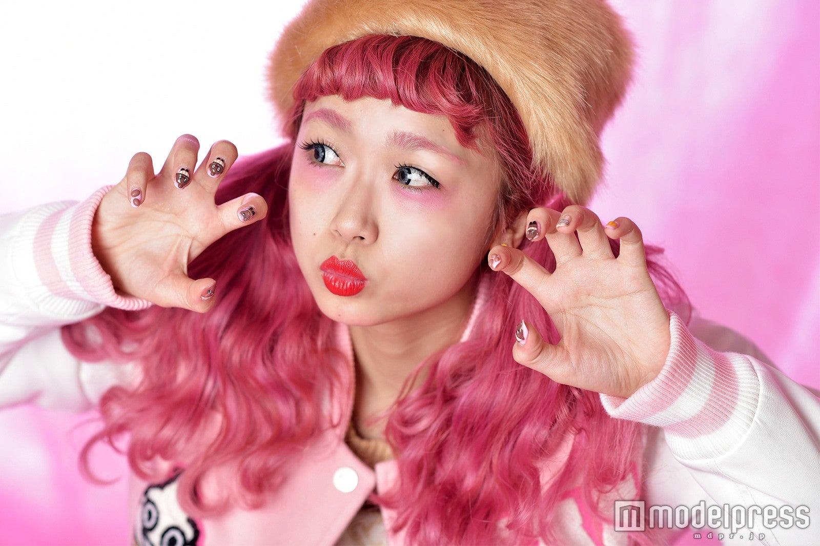 ひかぷぅポーズ （C）モデルプレス