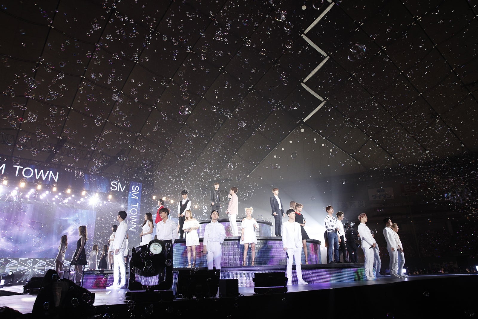 SUPER JUNIOR・少女時代・SHINeeらが豪華集結　スペシャルステージに9万人が沸く