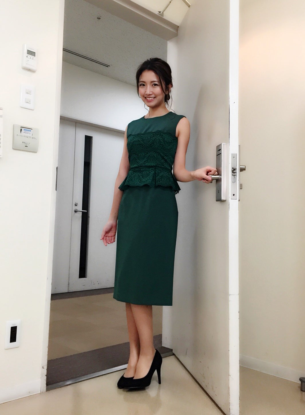 バラエティでは情報番組で着ないようなドレッシーな衣装が多いです。（提供写真）