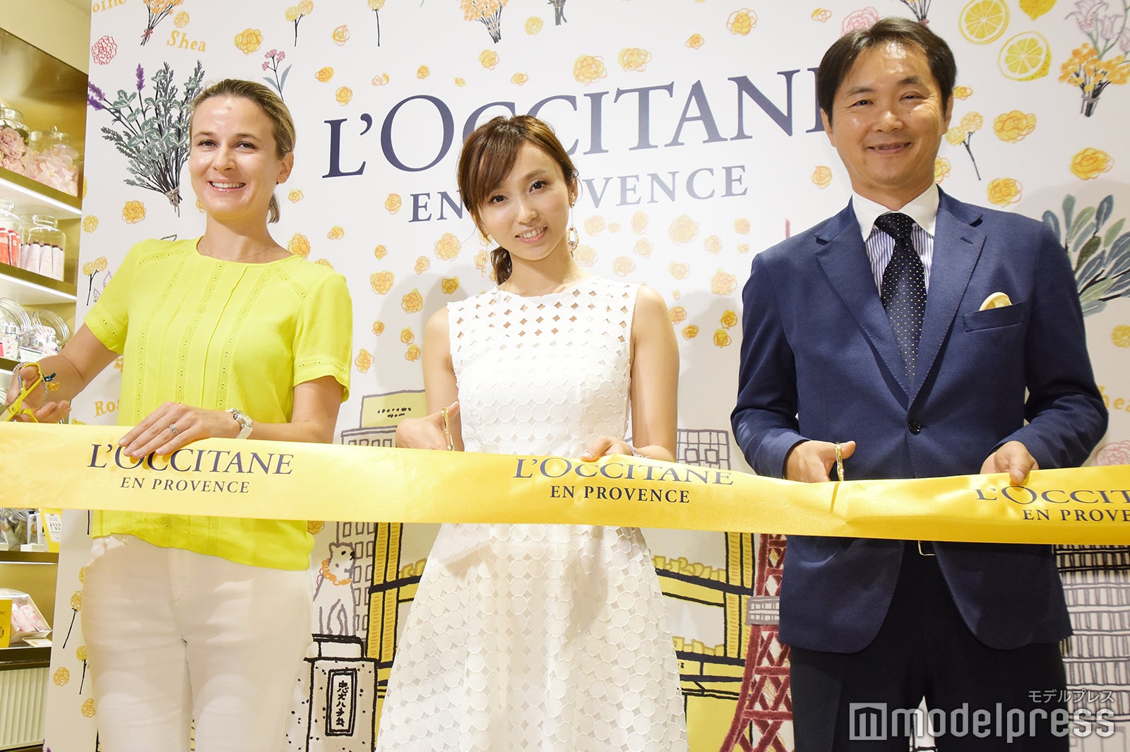 （中央）吉木りさ（C）モデルプレス