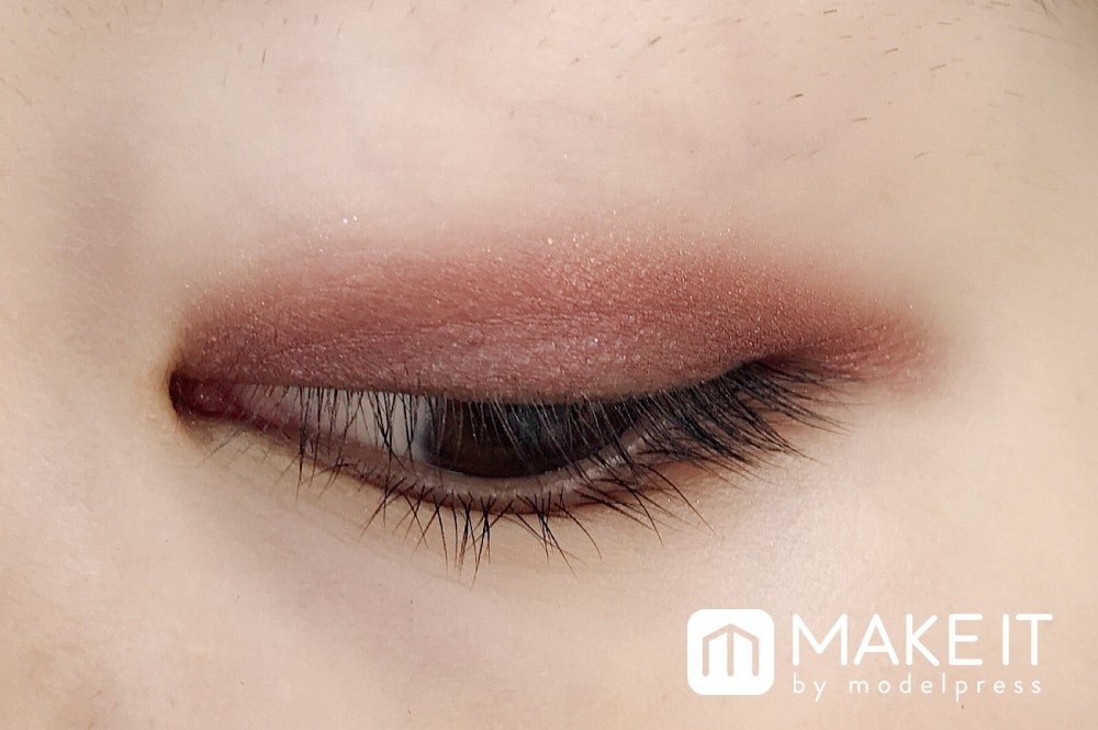 深みのある目元に (C)メイクイット