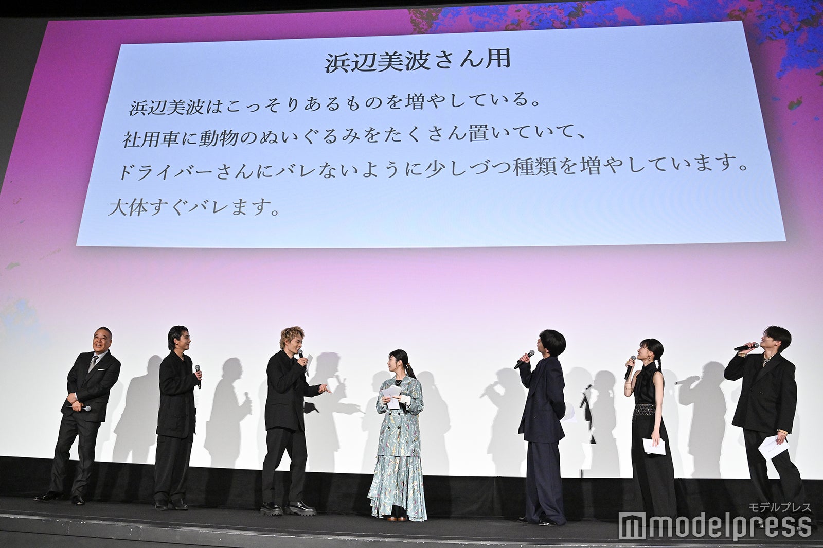 （左から）佐藤祐市監督、倉悠貴、佐野勇斗、浜辺美波、赤楚衛二、山下美月、西垣匠（C）モデルプレス