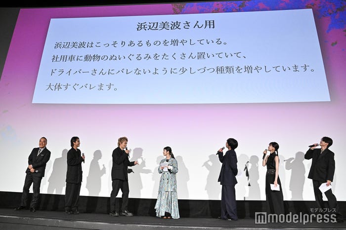 (左から)佐藤祐市監督、倉悠貴、佐野勇斗、浜辺美波、赤楚衛二、山下美月、西垣匠(C)モデルプレス