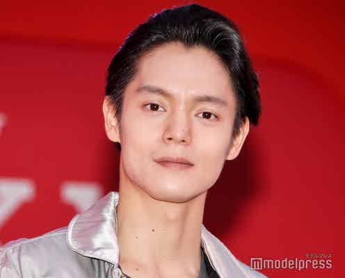 窪田正孝、結婚後初の公の場で祝福に笑顔 「幸せですか?」に“グーポーズ”