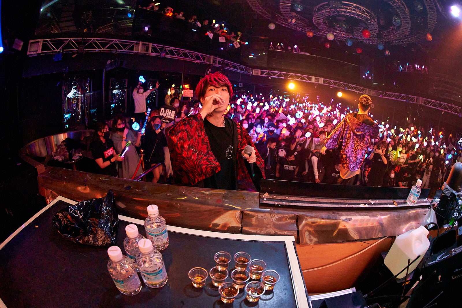 DJまる「レペゼン恐怖のカウントダウンライブ ～ガチで生配信～」（提供写真）