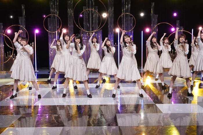 日向坂46「何度でも何度でも」(C)日本テレビ