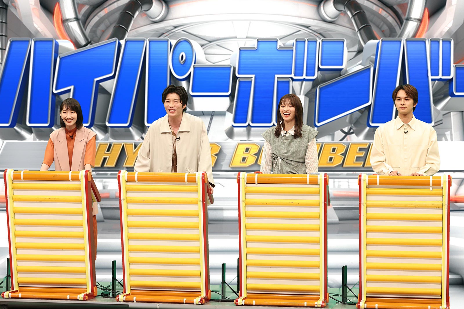 （左から）波瑠、田中圭、岡崎紗絵、北村匠海 （C）フジテレビ