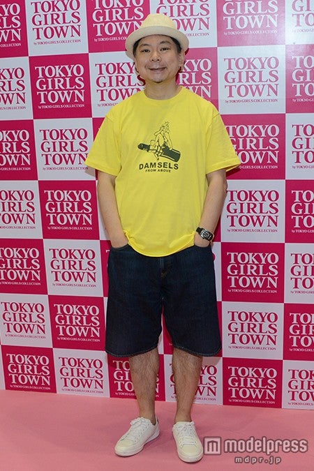 モデルプレスのインタビューに応じた鈴木おさむ