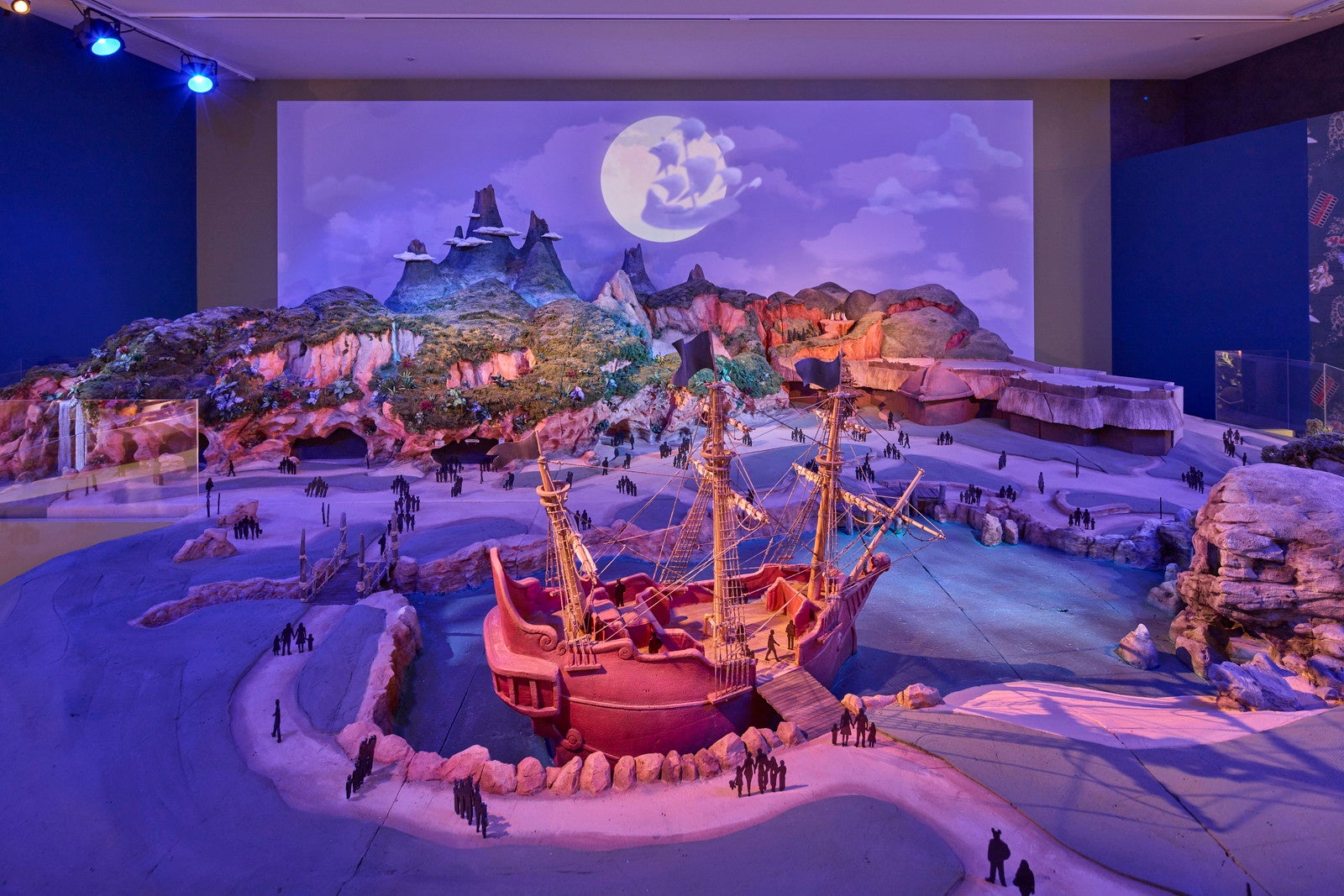 ファンタジースプリングス ニューチャプター・ビギンズ展（C）Disney