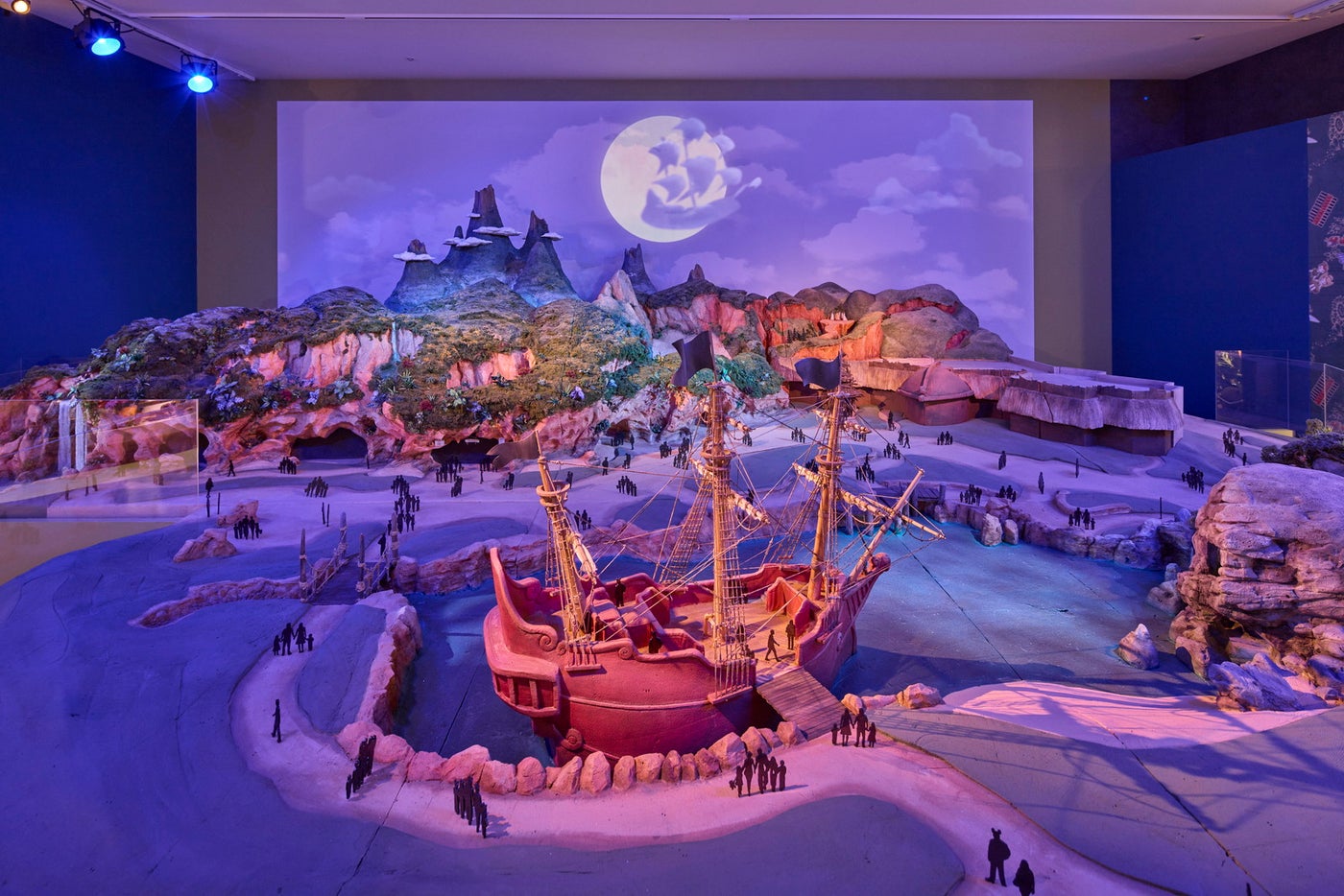 ファンタジースプリングス ニューチャプター・ビギンズ展（C）Disney