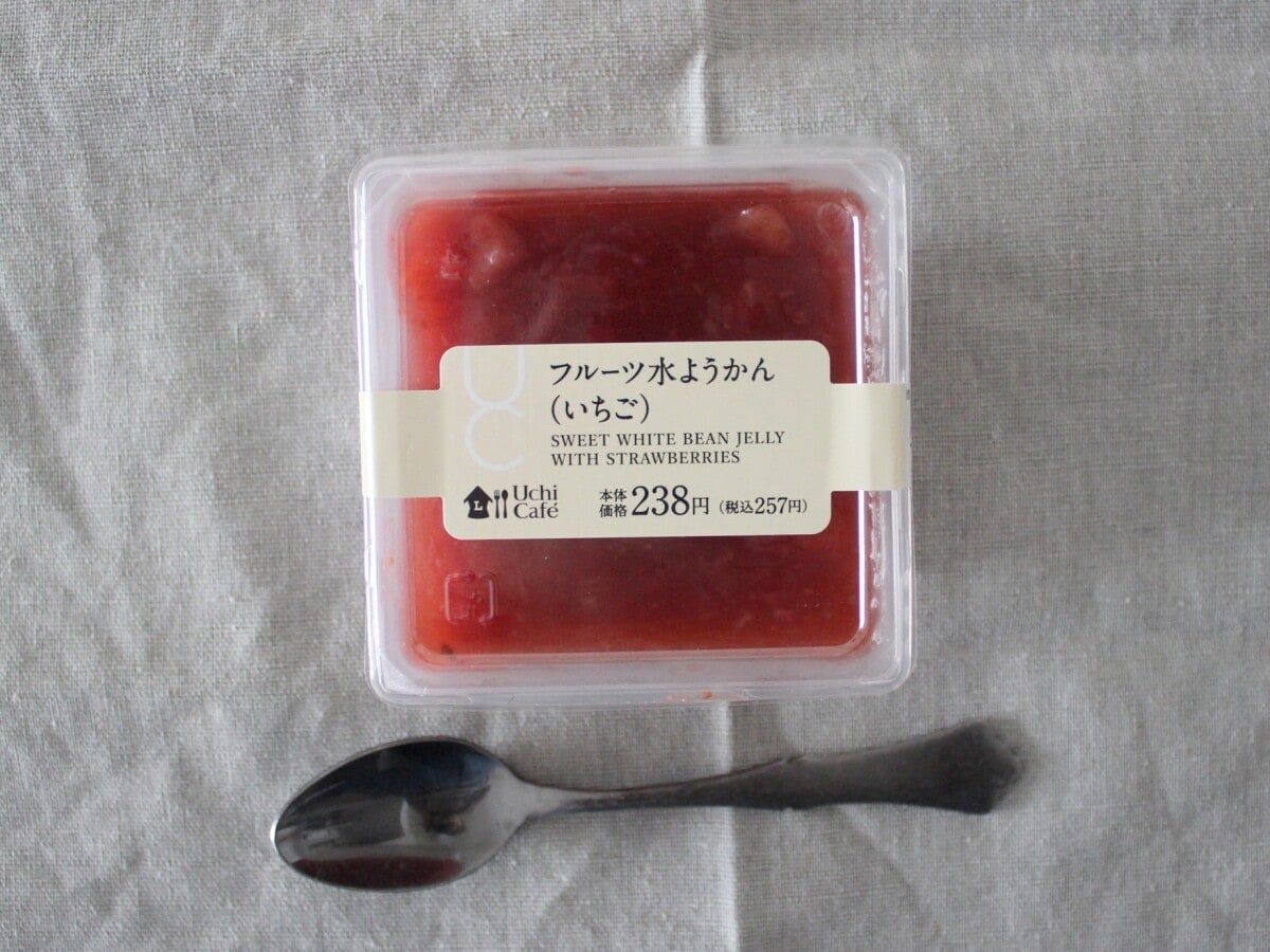 果肉入りのいちごソースに覆われていて、おいしそう!