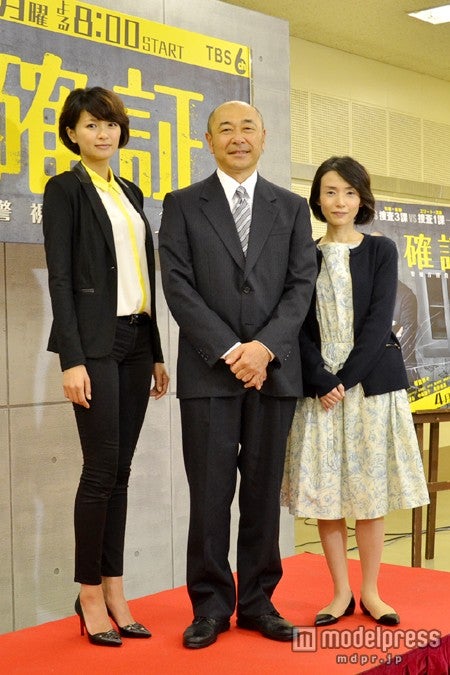 左から：榮倉奈々、高橋克実、中嶋朋子