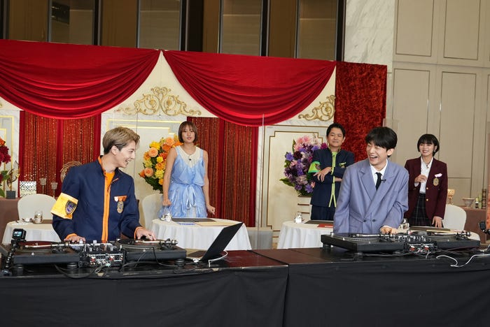 高杉真宙、王林、ノブ、DJ松永、池田エライザ(C)日本テレビ