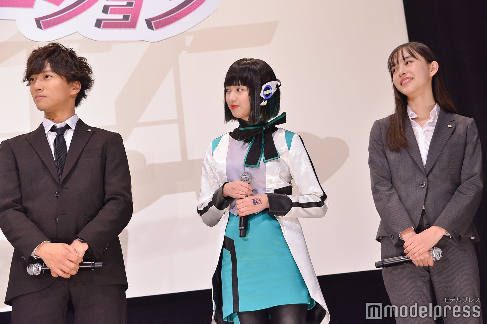 岡田龍太郎、鶴嶋乃愛、井桁弘恵 （C）モデルプレス