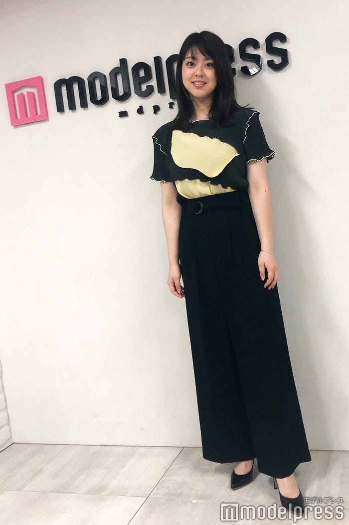 私服もとてもオシャレな杉原アナ。お母様に買ってもらったというお気に入りのパンツで(C)モデルプレス