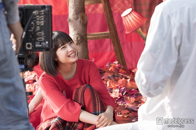 広瀬すず／CMメイキング風景