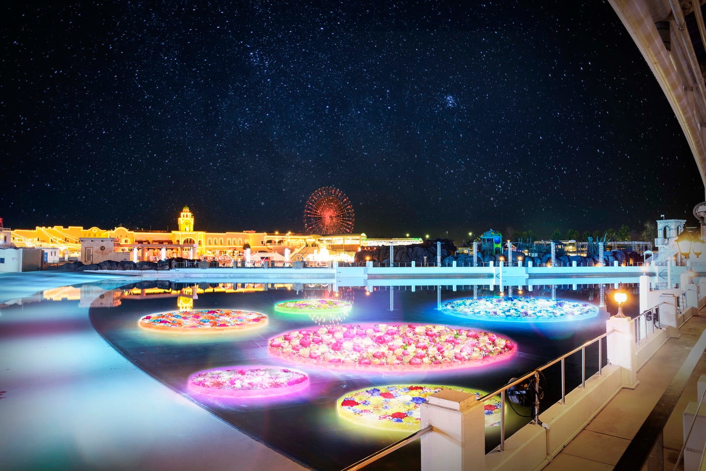 巨大フローティング花手水「光の花園」／提供画像