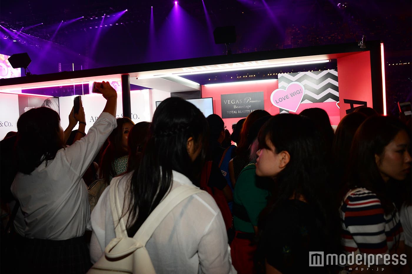 GENKINGが登場したブースの様子(C)モデルプレス