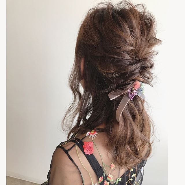 ベース顔さんに似合う垢抜けヘアアレンジ集 輪郭カバーもできるおしゃれな髪型って モデルプレス