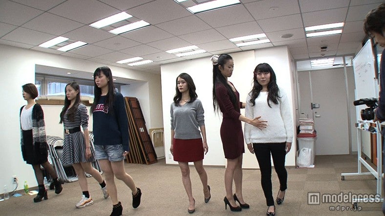 ウォーキングレッスンの模様（画像提供：テレビ東京）