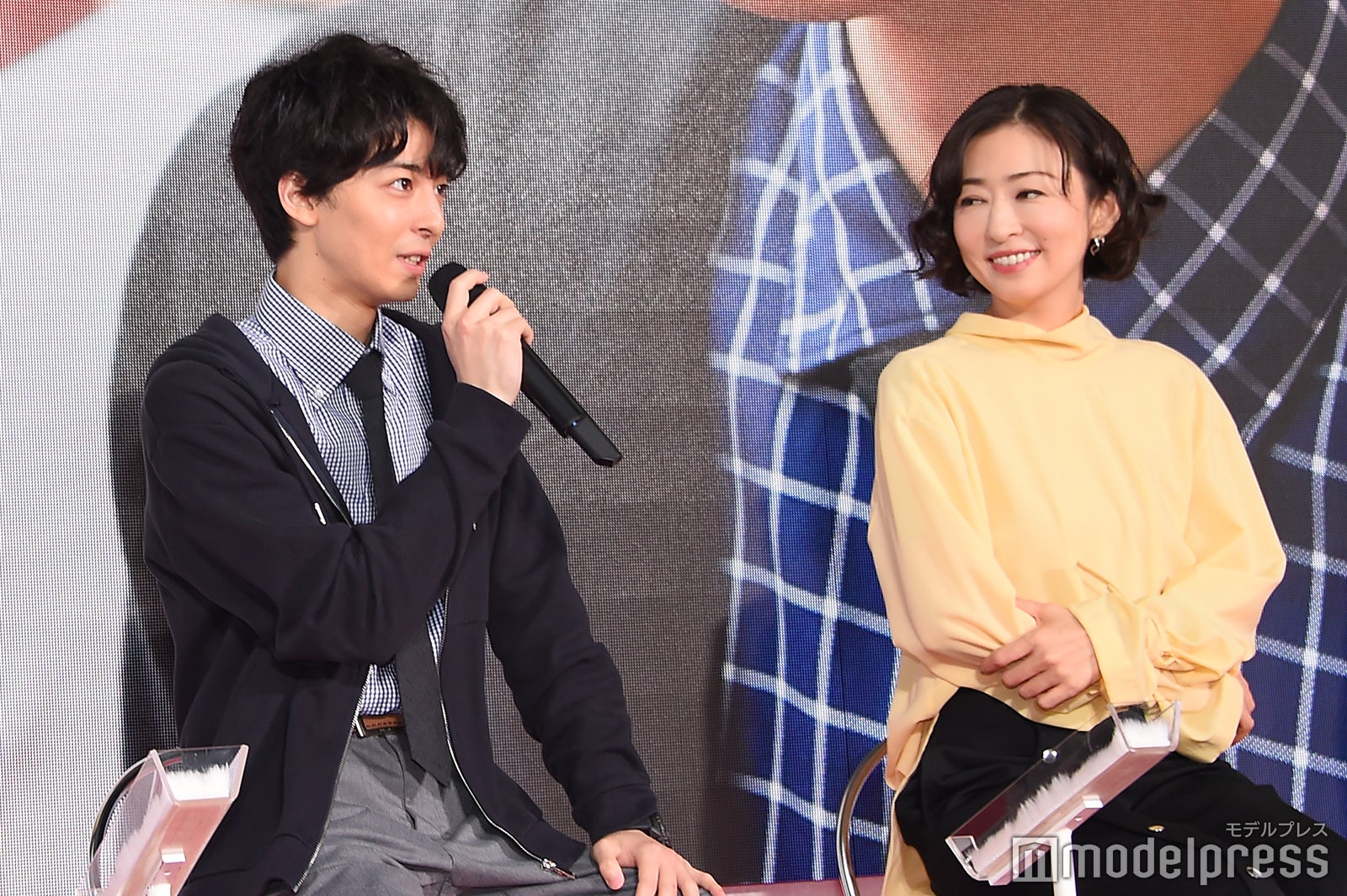 バディ役の高杉真宙＆松雪泰子 （C）モデルプレス