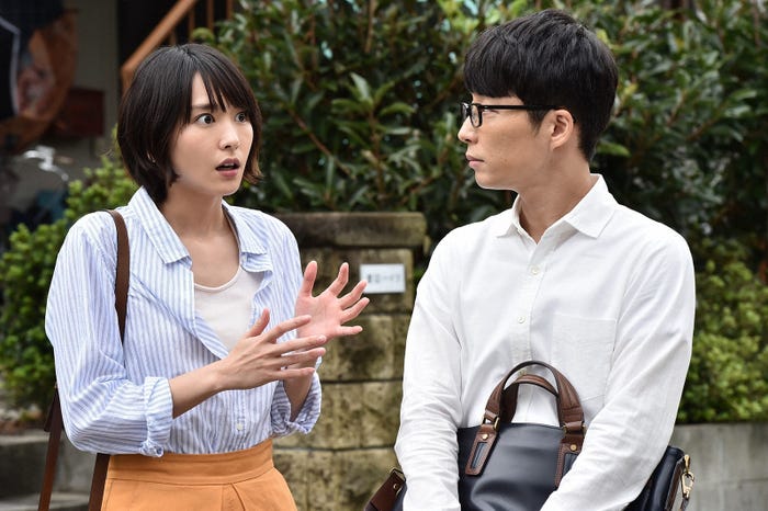 新垣結衣、星野源「逃げるは恥だが役に立つ」第1話・場面カット(C)TBS