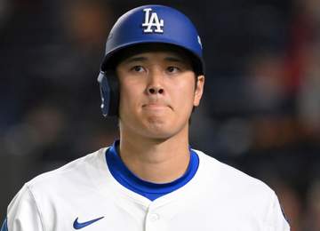 大谷翔平 右肘付近への死球にスタンドが壮絶ブーイング 本人は笑顔で一塁へ 牽制球にもドジャースタジアムが騒然→直後にダメ押しホーム踏む