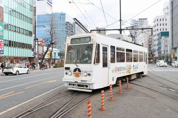 岡山名物の「きびだんご」で有名な老舗のラッピング電車