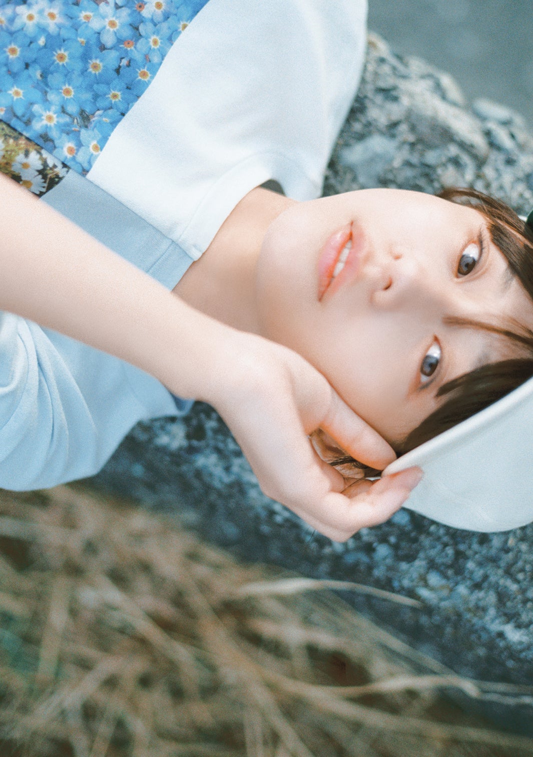 椛島光「椛島光 2023.4-2024.3 卓上カレンダー」表紙／撮影：増田彩来